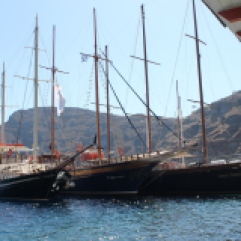 met de boot naar vulkaaneiland - tour Santorini Zon Zee Strand en Vulkaan