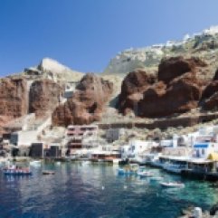 5145396-amoudi-bay-the-fishing-harbor-port-built-into-the-caldera-on-the-greek-cyclades-island-of-santorini- (1)