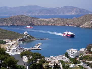 ios-panorama-ferry-zonvakantie eiland griekenland