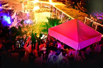 mykonos uitgaansleven zonvakantie paradise club
