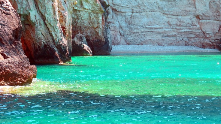 rotsen en zee strandvakantie griekenland